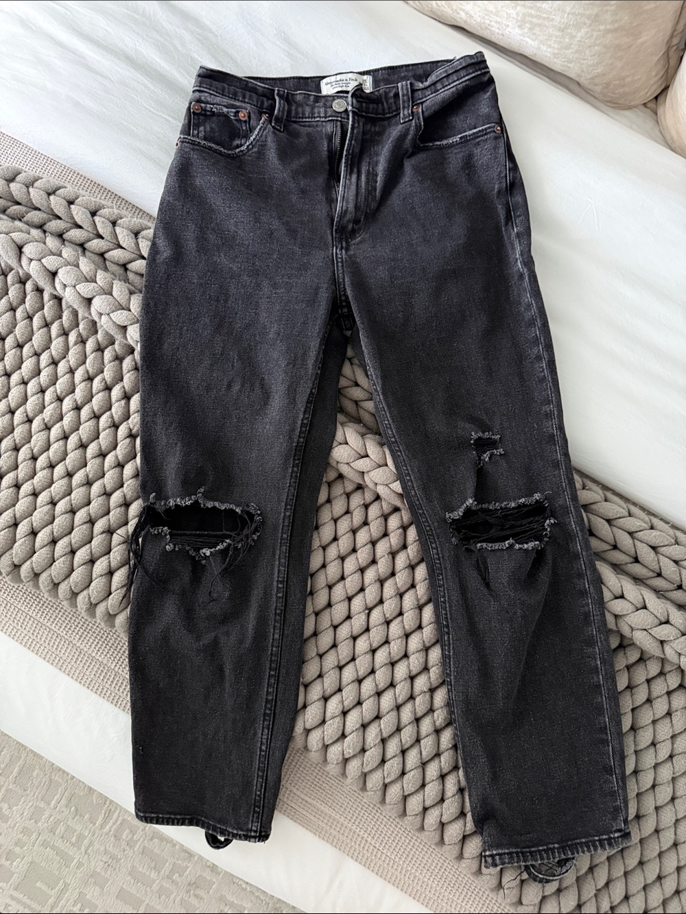 Abercrombie & Fitch Ultra High Rise Ankle Straight Jean
